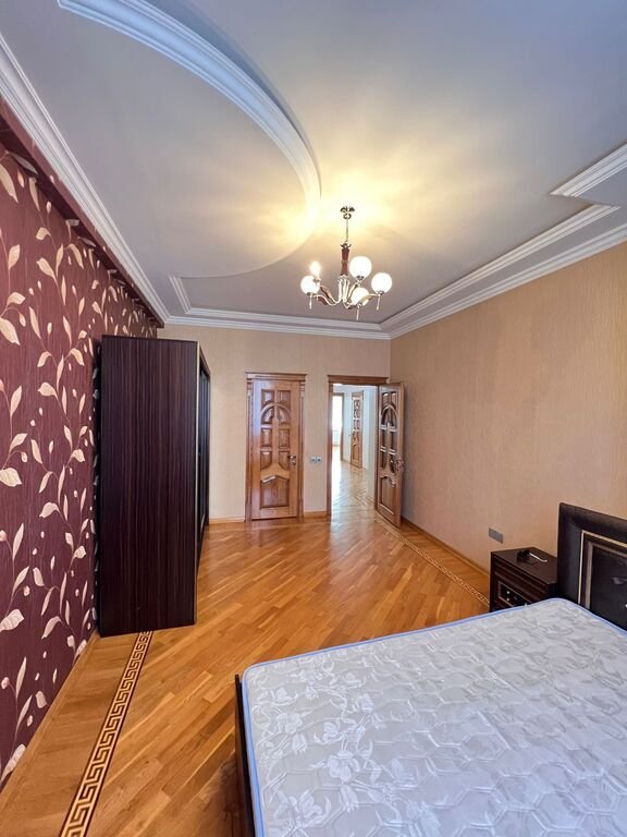 Kirayə verilir 3 otaqlı yeni tikili, 120 m², İnşaatçılar m.-13