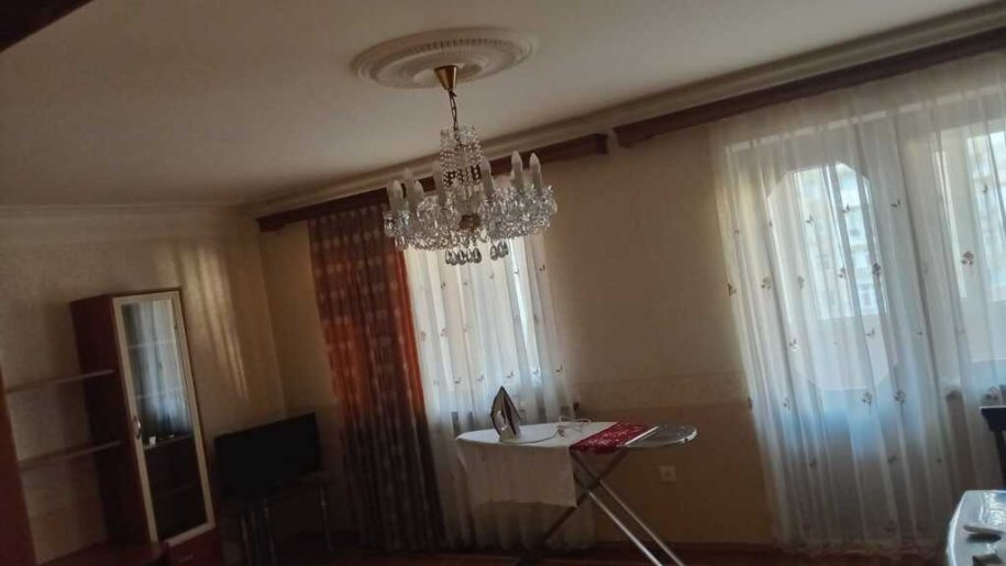 Kirayə verilir 3 otaqlı köhnə tikili, 100 m², Elmlər Akademiyası m.-1