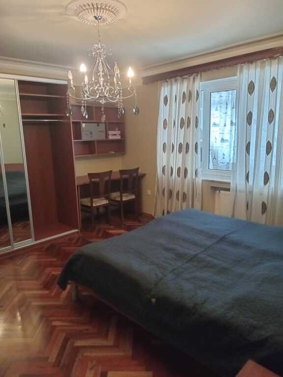 Kirayə verilir 3 otaqlı köhnə tikili, 100 m², Elmlər Akademiyası m.-4