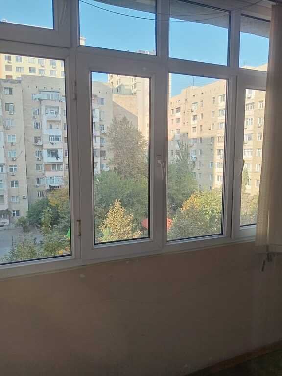 Kirayə verilir 3 otaqlı köhnə tikili, 100 m², Elmlər Akademiyası m.-12