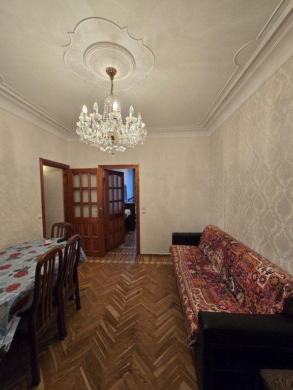 Kirayə verilir 3 otaqlı köhnə tikili, 50 m², Memar Əcəmi m.-1