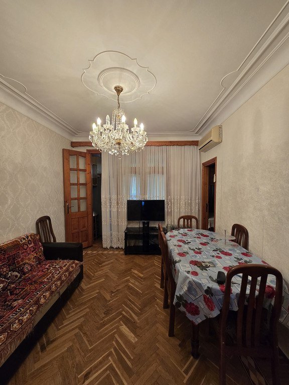 Kirayə verilir 3 otaqlı köhnə tikili, 50 m², Memar Əcəmi m.-2