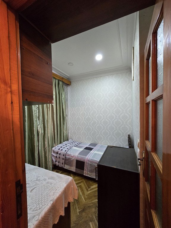 Kirayə verilir 3 otaqlı köhnə tikili, 50 m², Memar Əcəmi m.-5