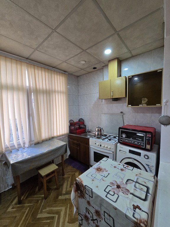 Kirayə verilir 3 otaqlı köhnə tikili, 50 m², Memar Əcəmi m.-7