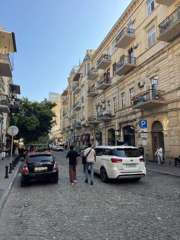 Satılır 4 otaqlı köhnə tikili, 250 m², Sahil m.-2