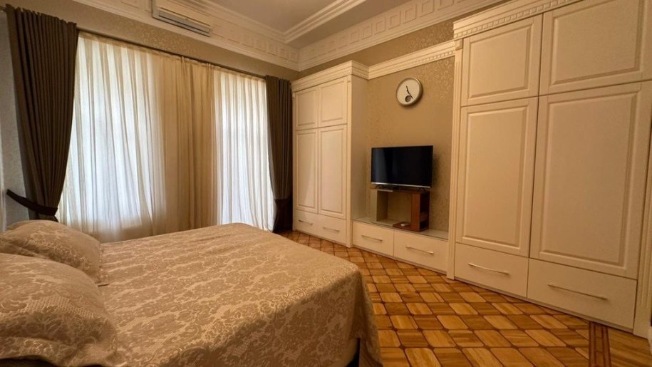 Satılır 4 otaqlı köhnə tikili, 250 m², Sahil m.-12