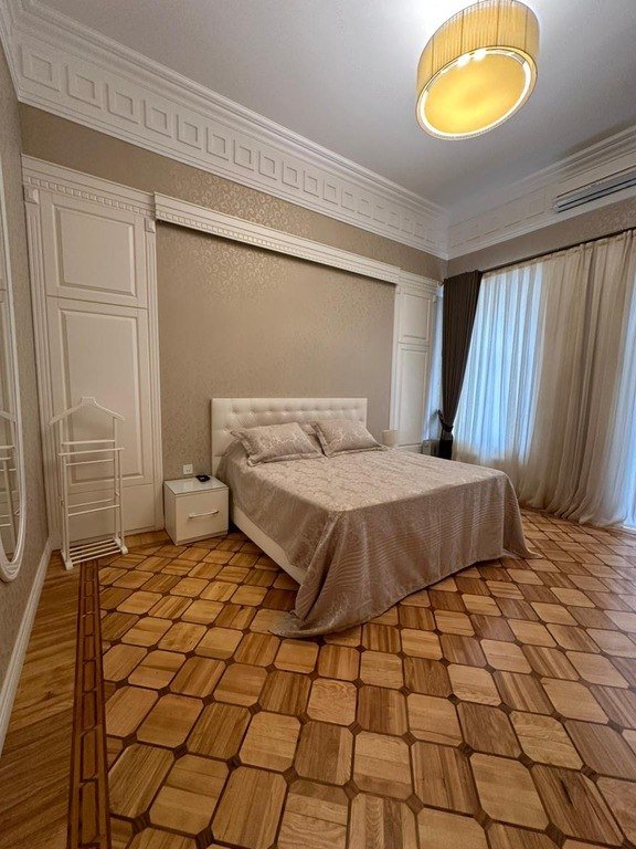 Satılır 4 otaqlı köhnə tikili, 250 m², Sahil m.-17