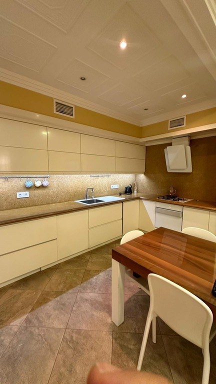 Satılır 4 otaqlı köhnə tikili, 250 m², Sahil m.-18