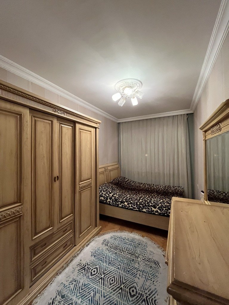 Kirayə verilir 3 otaqlı köhnə tikili, 70 m², Memar Əcəmi m.-1
