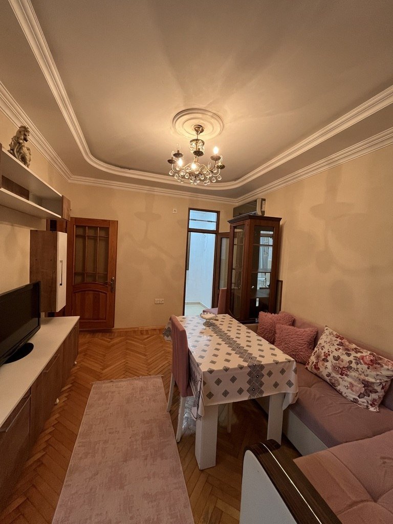 Kirayə verilir 3 otaqlı köhnə tikili, 70 m², Memar Əcəmi m.-3