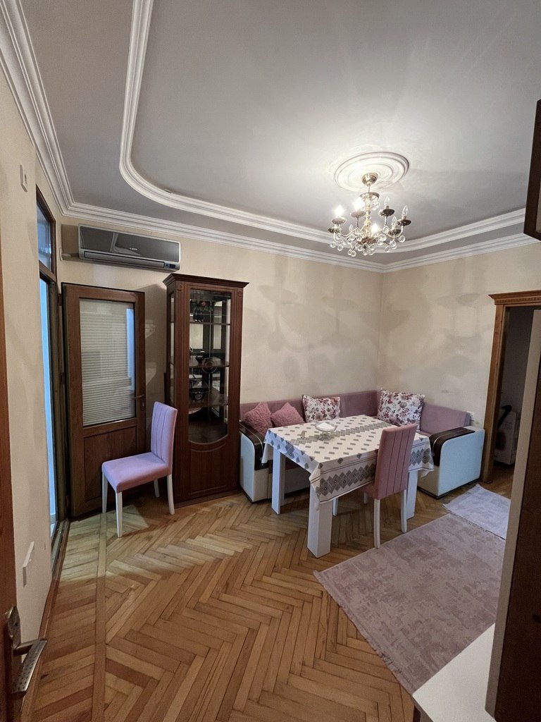 Kirayə verilir 3 otaqlı köhnə tikili, 70 m², Memar Əcəmi m.-4