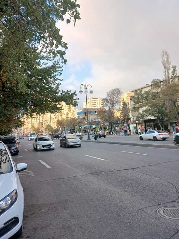 Kirayə verilir 2 otaqlı köhnə tikili, 65 m², İnşaatçılar m.-8