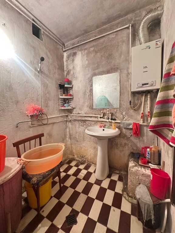 Satılır 2 otaqlı köhnə tikili, 60 m², Massiv D-9