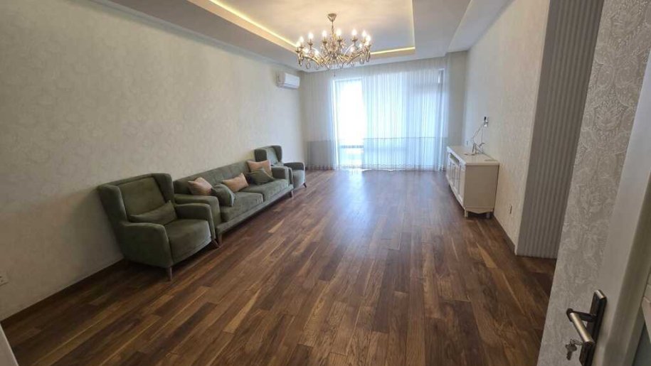 Satılır 3 otaqlı yeni tikili, 138 m², İnşaatçılar m.-2