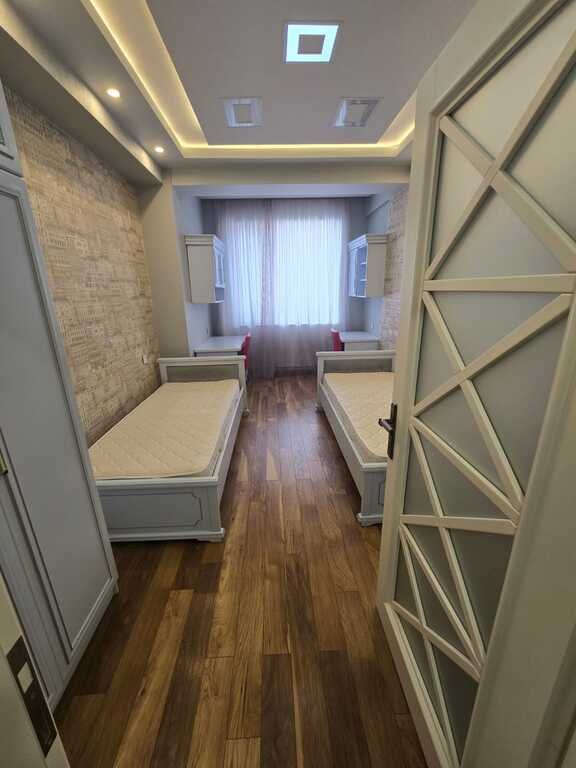 Satılır 3 otaqlı yeni tikili, 138 m², İnşaatçılar m.-6