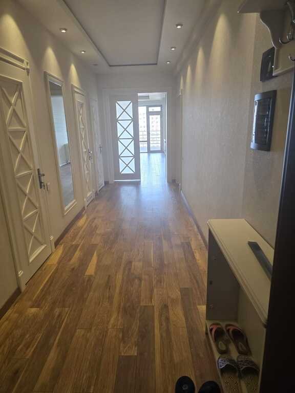 Satılır 3 otaqlı yeni tikili, 138 m², İnşaatçılar m.-10