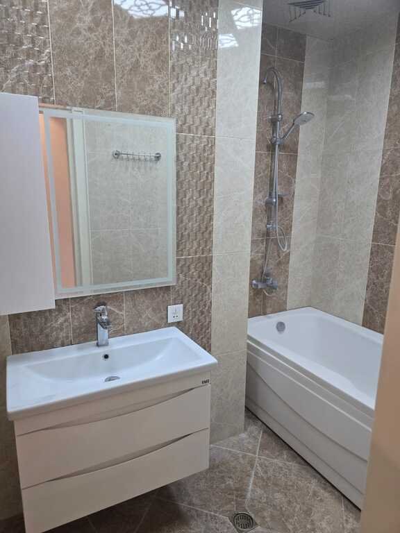 Satılır 3 otaqlı yeni tikili, 138 m², İnşaatçılar m.-15