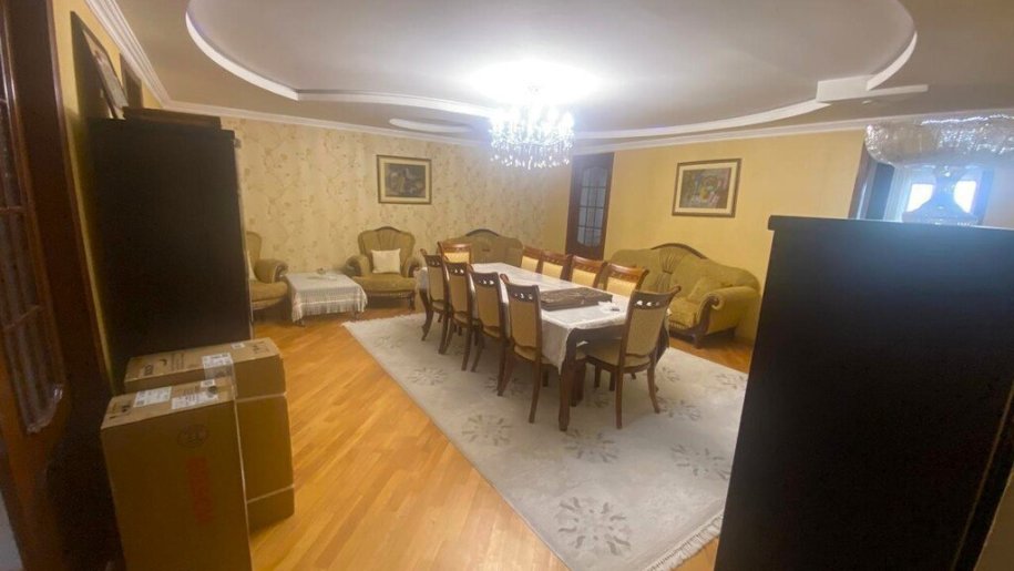 Satılır 4 otaqlı köhnə tikili, 110 m², Nəriman Nərimanov m.-1