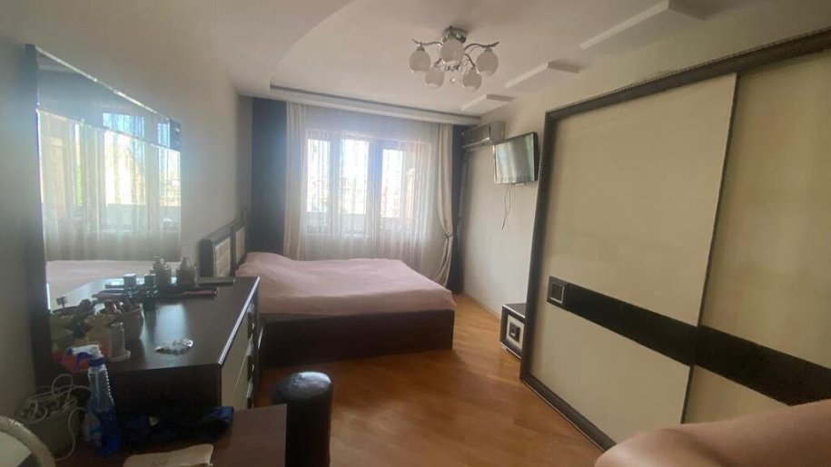 Satılır 4 otaqlı köhnə tikili, 110 m², Nəriman Nərimanov m.-12