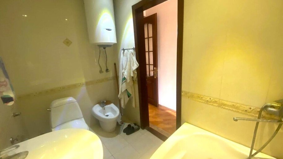Satılır 4 otaqlı köhnə tikili, 110 m², Nəriman Nərimanov m.-15