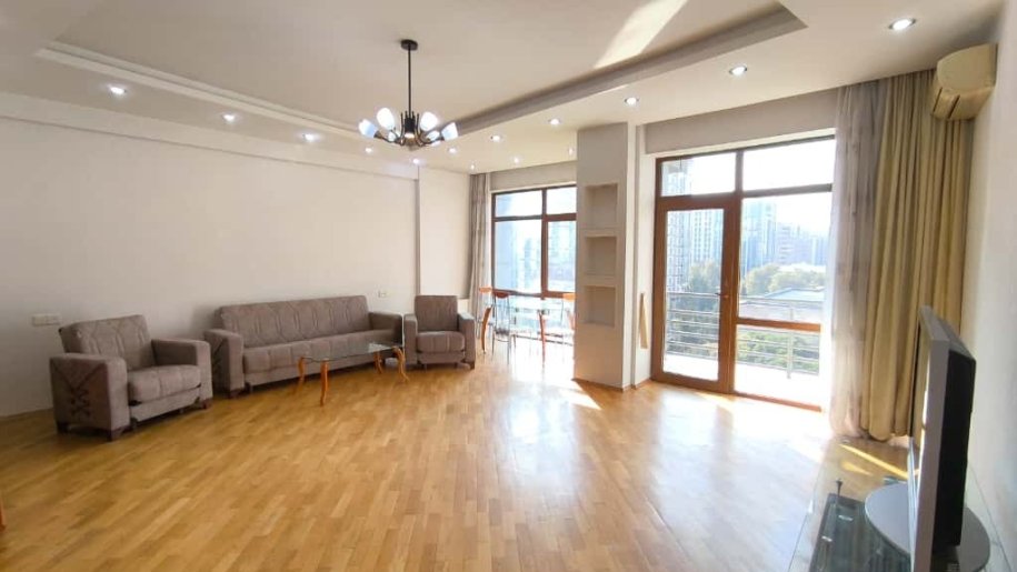 Kirayə verilir 3 otaqlı yeni tikili, 120 m², 28 May m.-1