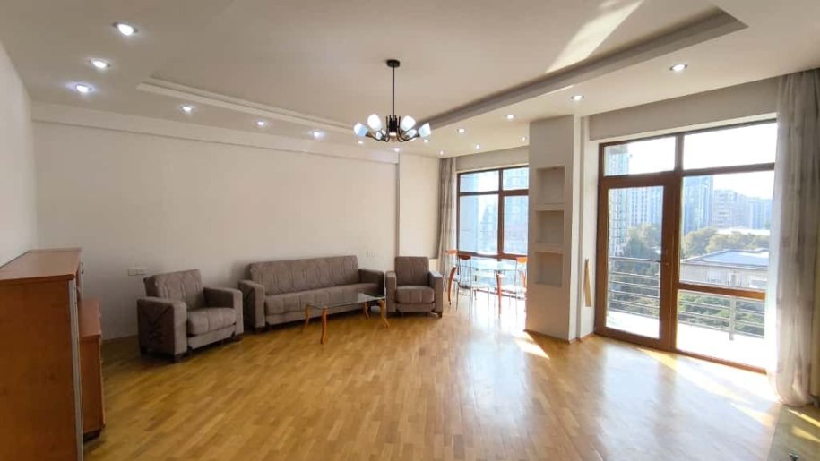 Kirayə verilir 3 otaqlı yeni tikili, 120 m², 28 May m.-2