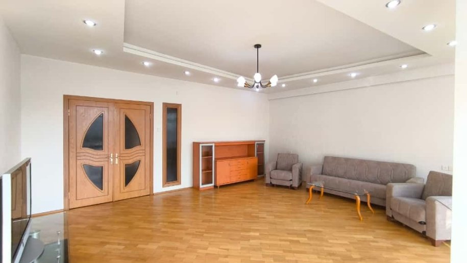 Kirayə verilir 3 otaqlı yeni tikili, 120 m², 28 May m.-4