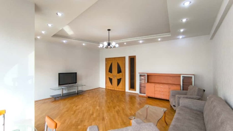 Kirayə verilir 3 otaqlı yeni tikili, 120 m², 28 May m.-5