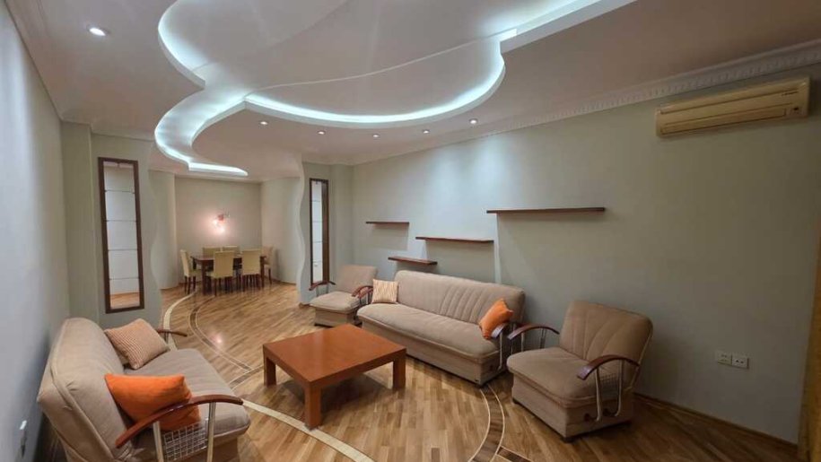 Kirayə verilir 3 otaqlı yeni tikili, 132 m², 8 noyabr-1