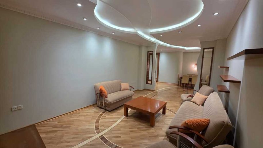 Kirayə verilir 3 otaqlı yeni tikili, 132 m², 8 noyabr-2