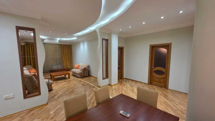 Kirayə verilir 3 otaqlı yeni tikili, 132 m², 8 noyabr-5
