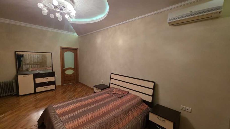 Kirayə verilir 3 otaqlı yeni tikili, 132 m², 8 noyabr-8