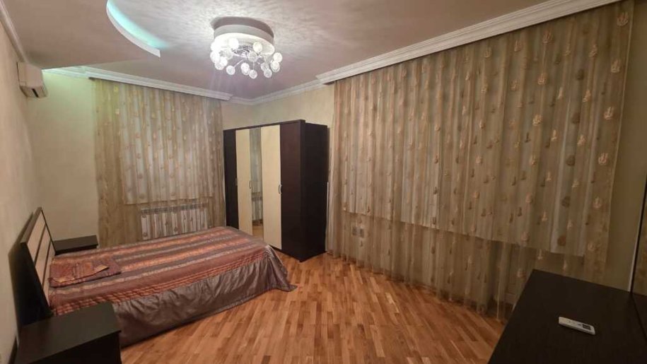 Kirayə verilir 3 otaqlı yeni tikili, 132 m², 8 noyabr-9