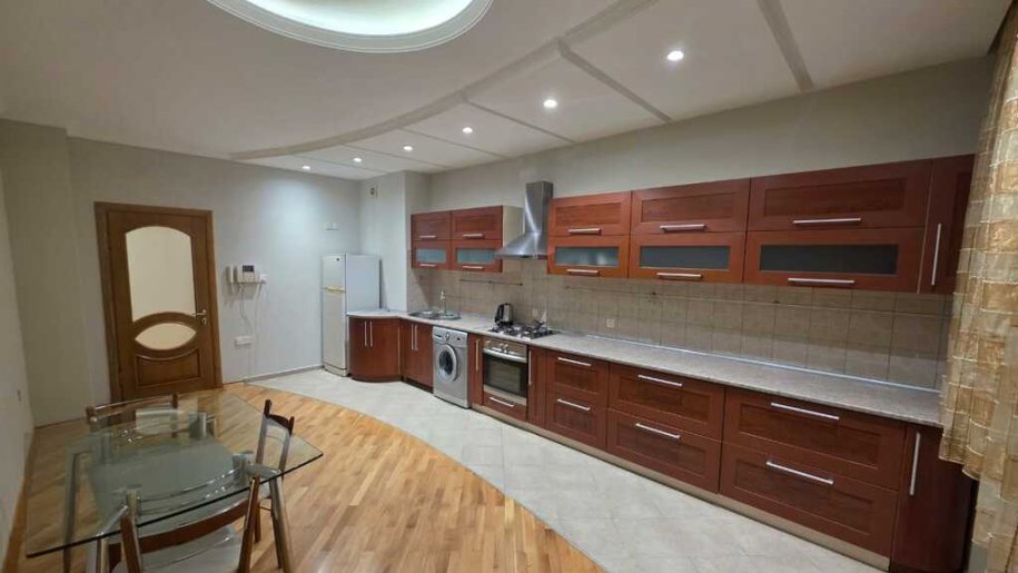 Kirayə verilir 3 otaqlı yeni tikili, 132 m², 8 noyabr-13