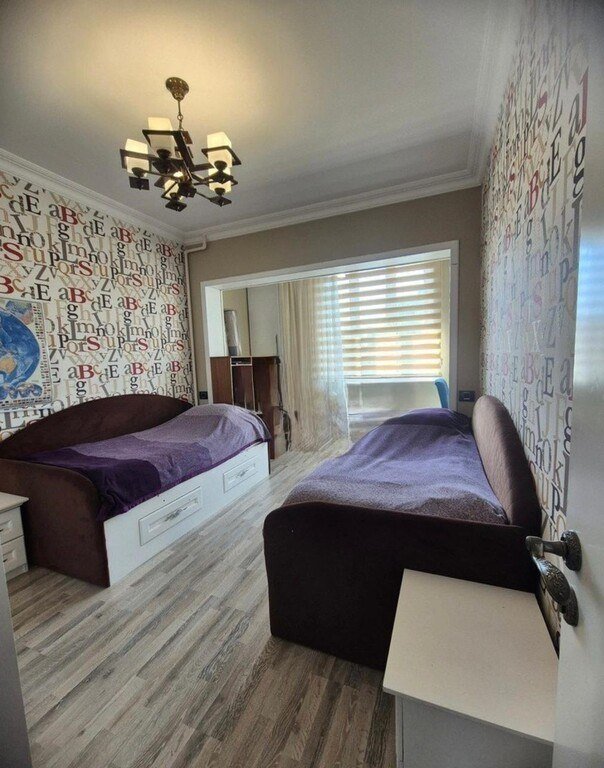 Satılır 3 otaqlı köhnə tikili, 85 m², Azadlıq Prospekti m.-7