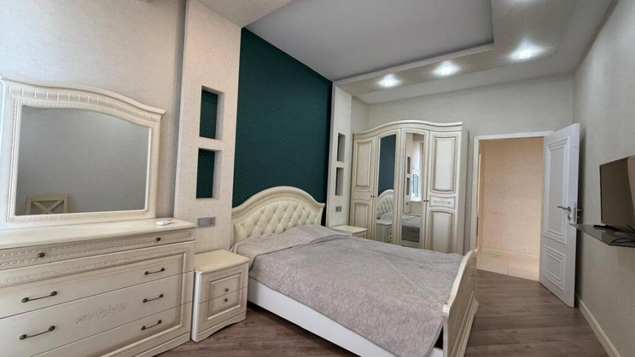 Kirayə verilir 3 otaqlı yeni tikili, 110 m², 28 May m.-1