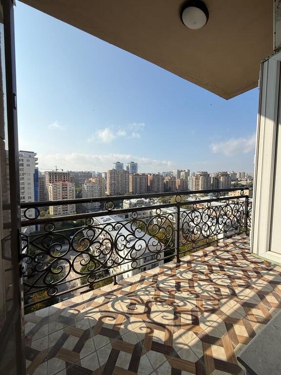 Kirayə verilir 3 otaqlı yeni tikili, 110 m², 28 May m.-5