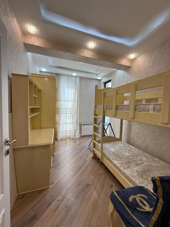 Kirayə verilir 3 otaqlı yeni tikili, 110 m², 28 May m.-10