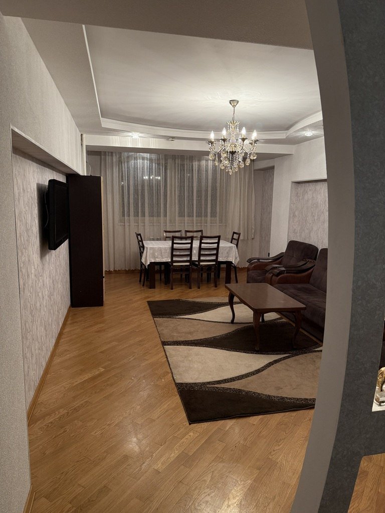 Kirayə verilir 2 otaqlı yeni tikili, 85 m², 28 May m.-8
