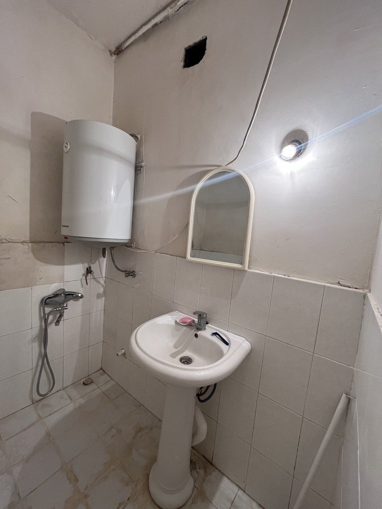 Kirayə verilir 1 otaqlı köhnə tikili, 40 m², Memar Əcəmi m.-6