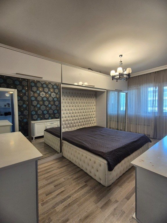 Satılır 3 otaqlı köhnə tikili, 82 m², Azadlıq Prospekti m.-3