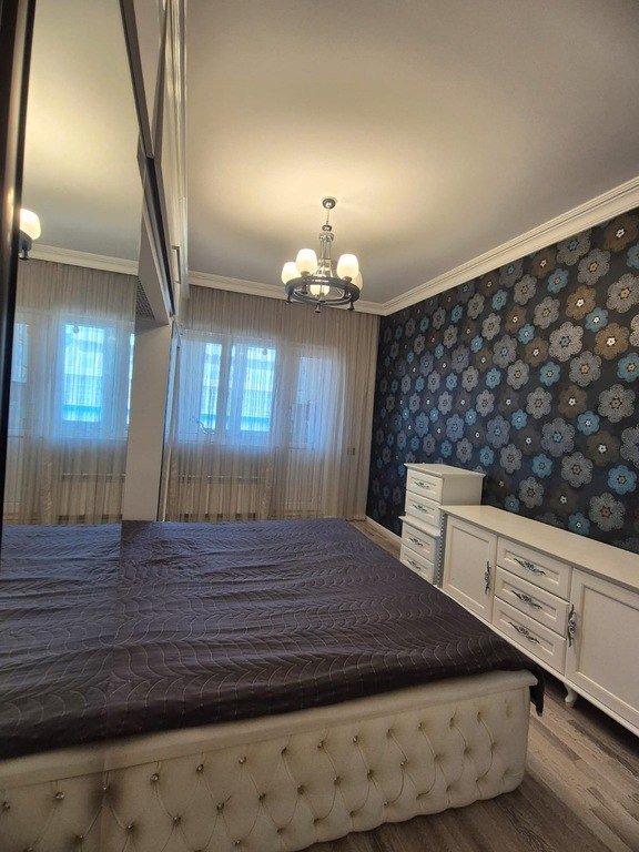 Satılır 3 otaqlı köhnə tikili, 82 m², Azadlıq Prospekti m.-5