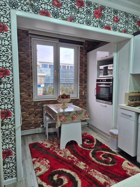 Satılır 3 otaqlı köhnə tikili, 82 m², Azadlıq Prospekti m.-16