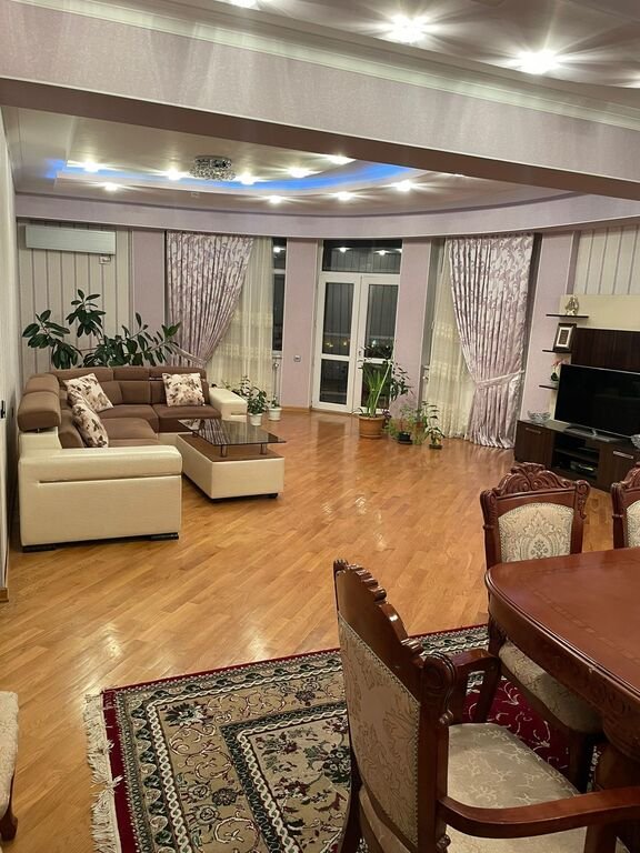 Satılır 6 otaqlı yeni tikili, 300 m², 8 noyabr-2