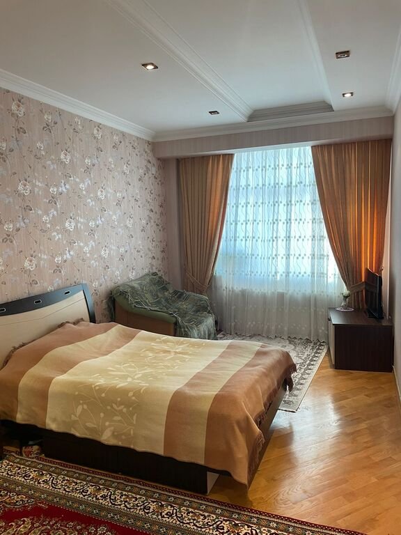 Satılır 6 otaqlı yeni tikili, 300 m², 8 noyabr-6