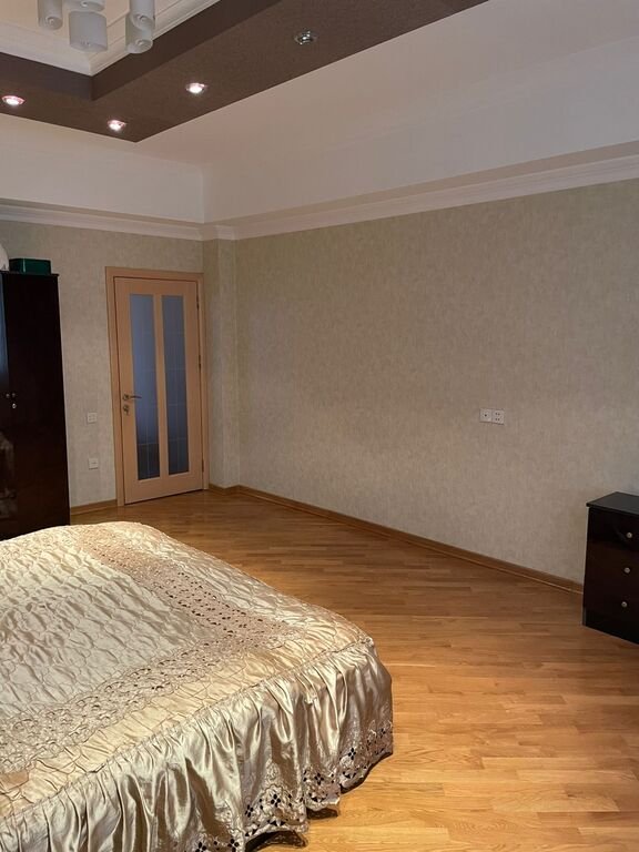 Satılır 6 otaqlı yeni tikili, 300 m², 8 noyabr-11