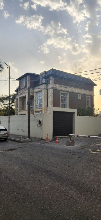 377 m<sup>2</sup> obyekt satılır, Neftçilər m.-1