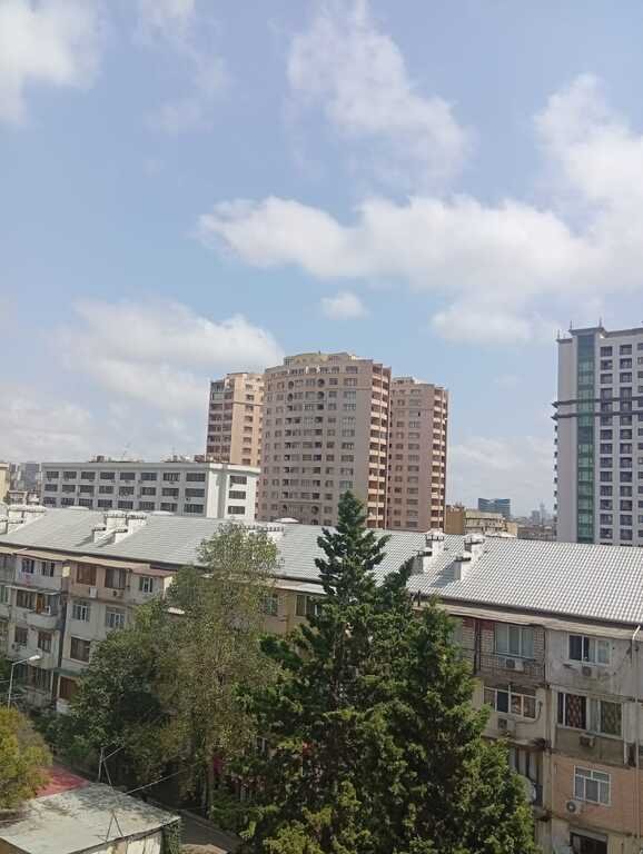 Satılır 1 otaqlı köhnə tikili, 19 m², İnşaatçılar m.-5