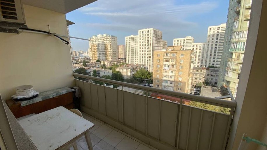 Satılır 2 otaqlı köhnə tikili, 70 m², İnşaatçılar m.-3
