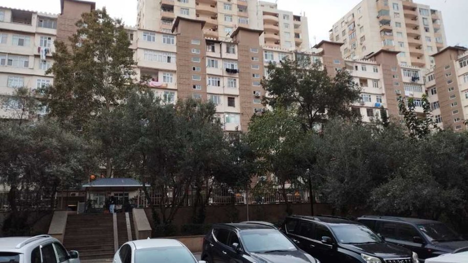 Kirayə verilir 4 otaqlı köhnə tikili, 110 m², İnşaatçılar m.-2